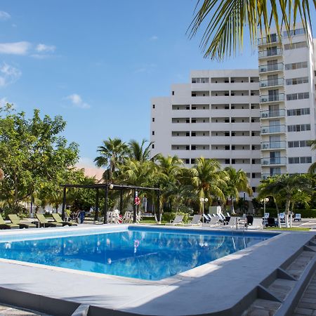 Hotel Calypso Cancun Exterior photo