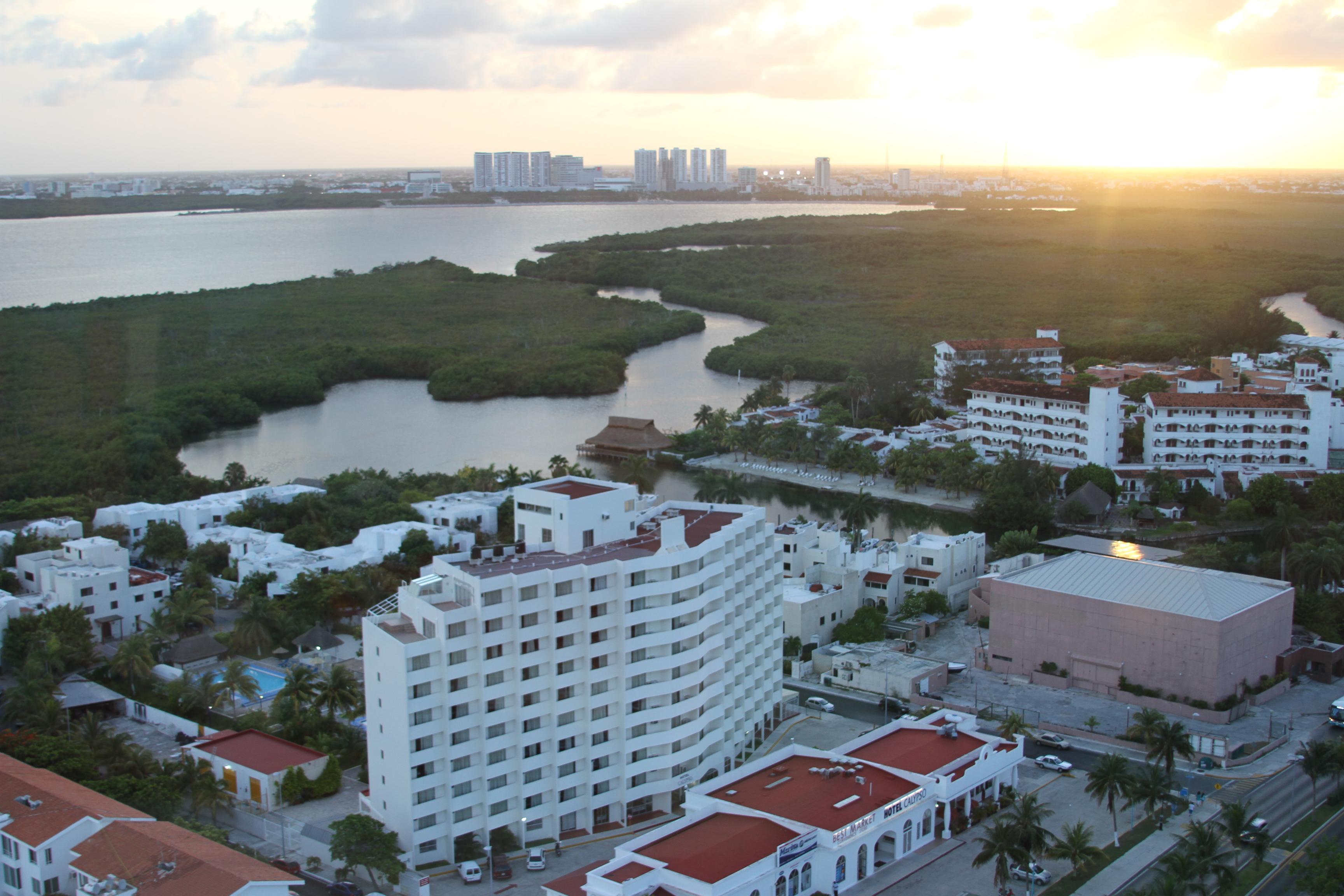 Hotel Calypso Cancun Exterior photo